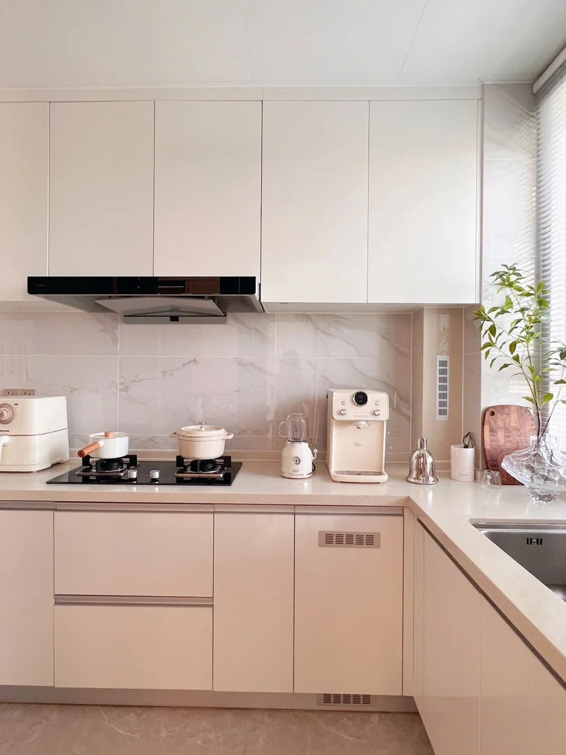 Custom kitchen cabinet for a Singapore BTO or condo home